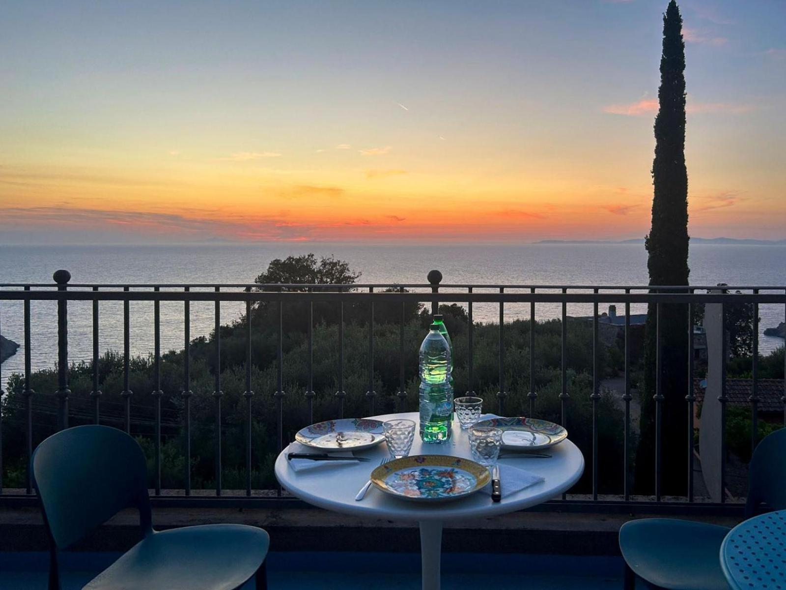 Villa Velta Sea Sunset Porto Santo Stefano  Buitenkant foto